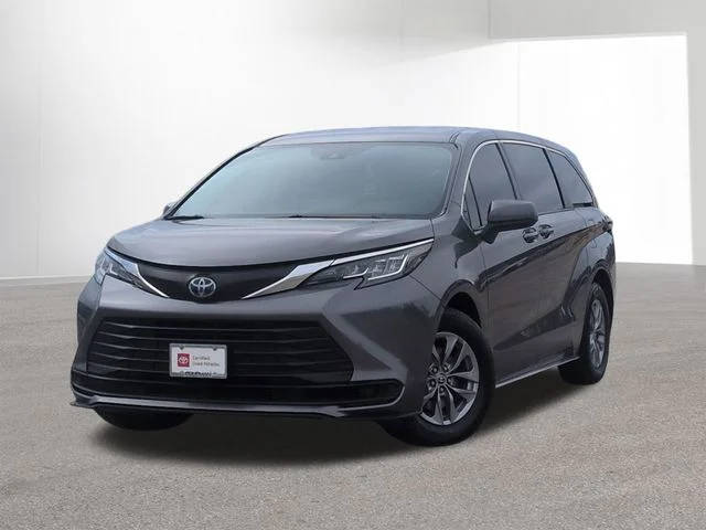 2023 Toyota Sienna LE FWD photo