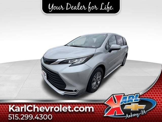 2022 Toyota Sienna XLE FWD photo