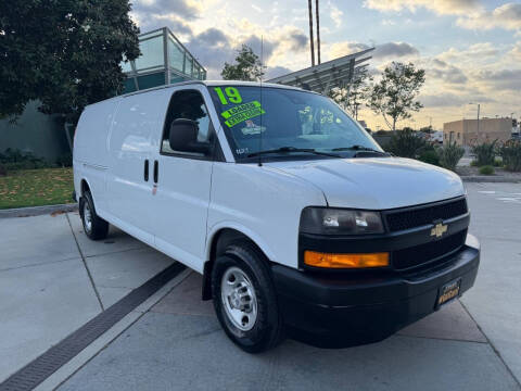 2019 Chevrolet Express Cargo  RWD photo