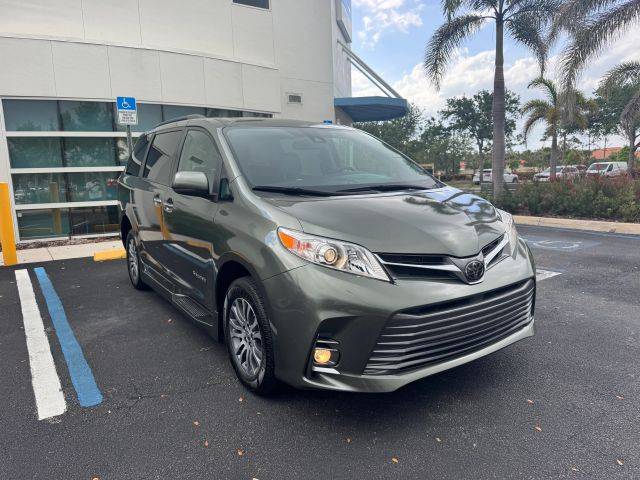 2020 Toyota Sienna XLE Premium FWD photo