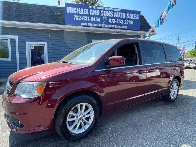2018 Dodge Grand Caravan SXT FWD photo