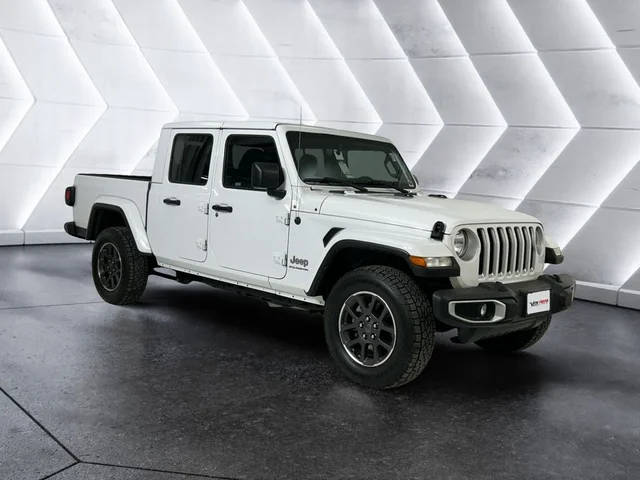 2023 Jeep Gladiator Overland 4WD photo
