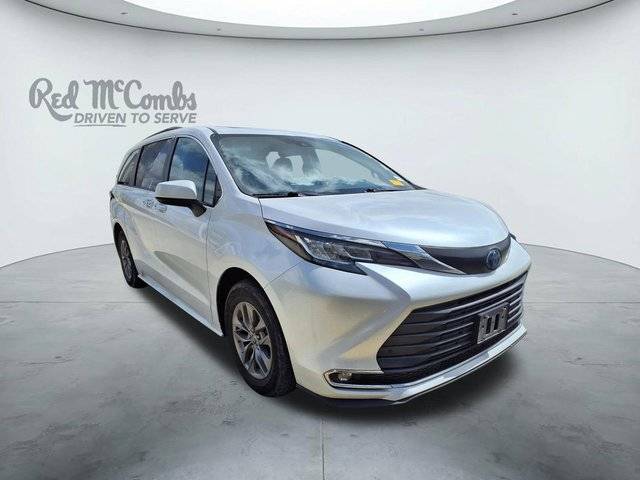 2023 Toyota Sienna XLE FWD photo