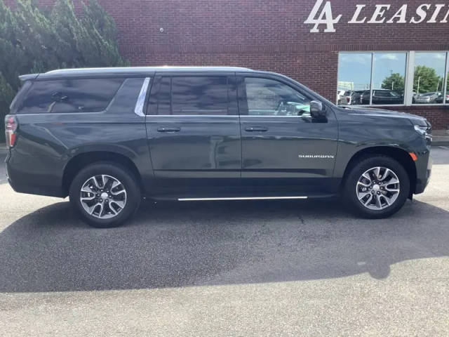 2022 Chevrolet Suburban LT RWD photo