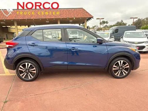 2019 Nissan Kicks SV FWD photo