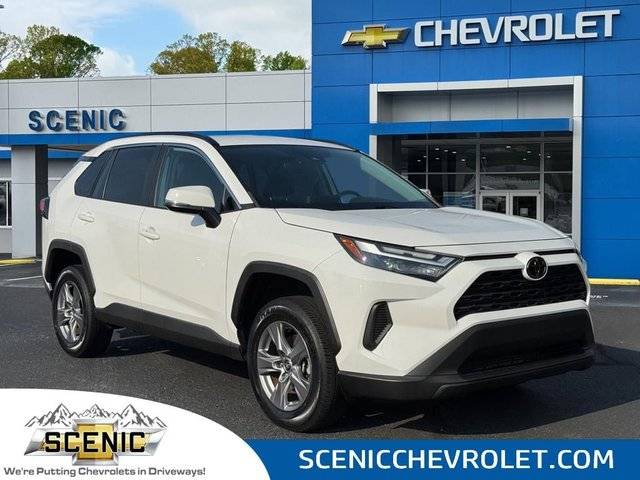 2022 Toyota RAV4 XLE AWD photo