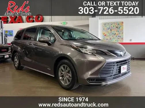 2021 Toyota Sienna LE AWD photo