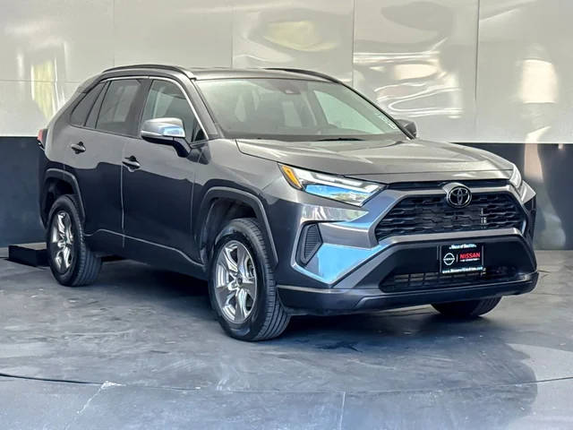 2022 Toyota RAV4 XLE AWD photo