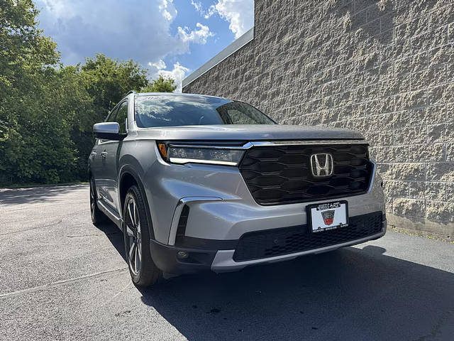 2023 Honda Pilot Touring AWD photo