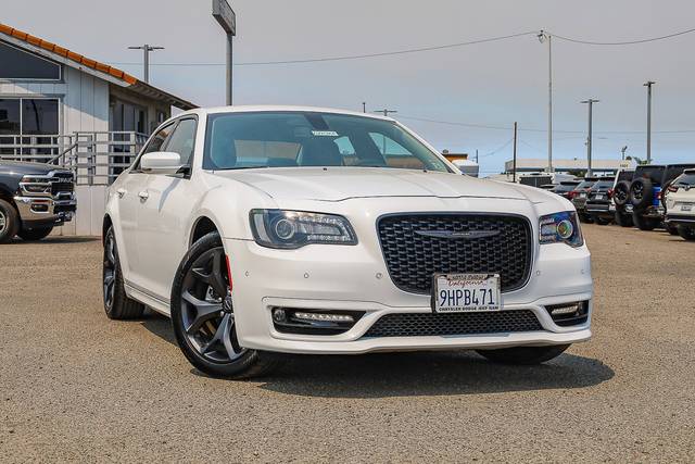 2023 Chrysler 300 Touring L RWD photo