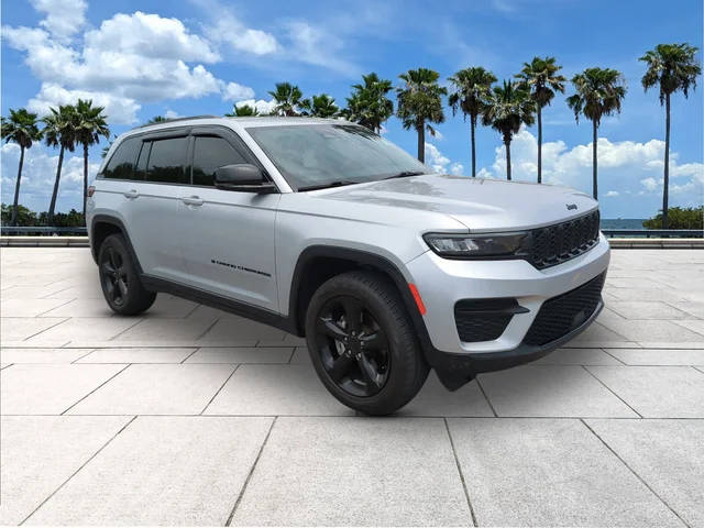 2023 Jeep Grand Cherokee Altitude 4WD photo
