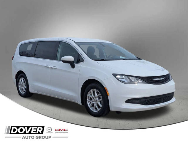 2022 Chrysler Voyager LX FWD photo