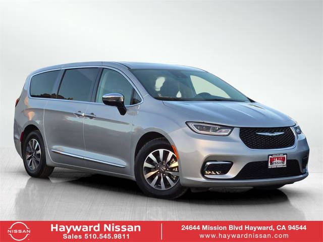 2023 Chrysler Pacifica Minivan Hybrid Limited FWD photo