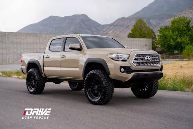 2016 Toyota Tacoma SR 4WD photo