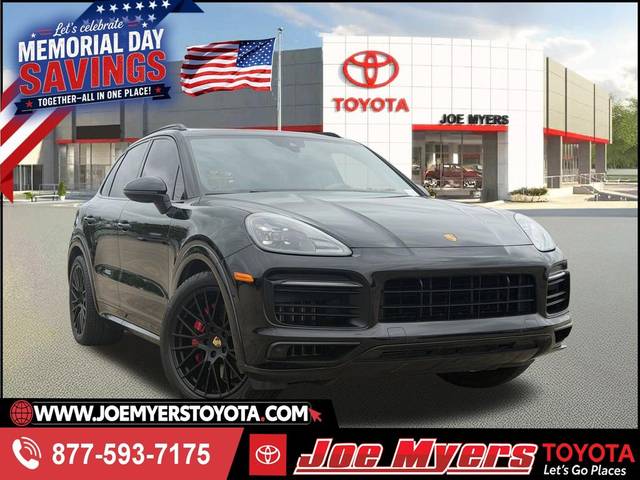 2023 Porsche Cayenne GTS AWD photo