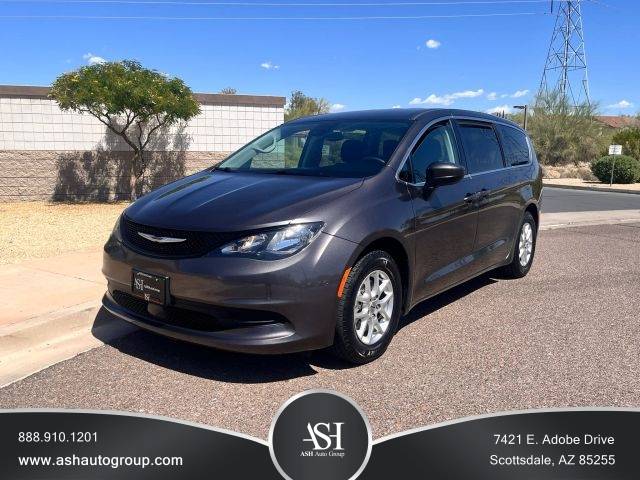 2023 Chrysler Voyager LX FWD photo