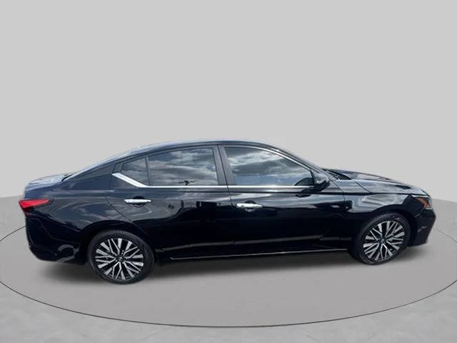 2023 Nissan Altima 2.5 SV FWD photo