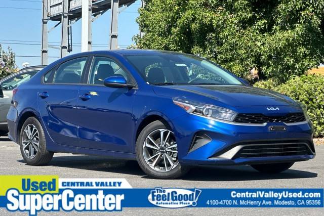 2023 Kia Forte LXS FWD photo