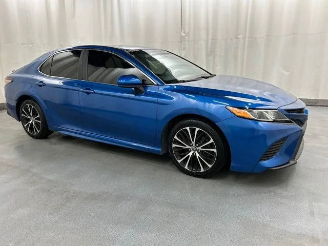 2019 Toyota Camry FWD photo