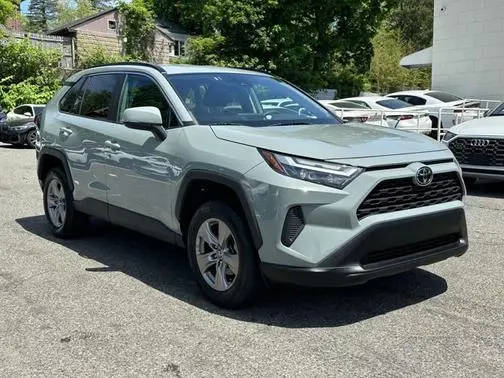 2022 Toyota RAV4 XLE FWD photo