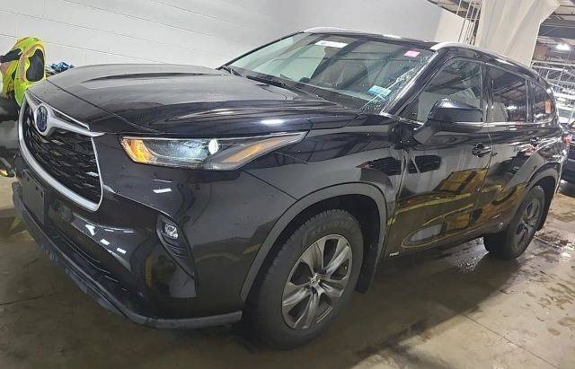 2022 Toyota Highlander Hybrid XLE AWD photo