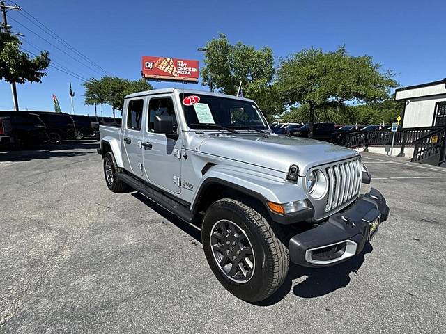 2023 Jeep Gladiator Overland 4WD photo