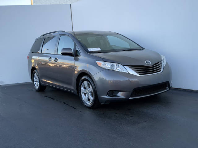 2015 Toyota Sienna LE FWD photo