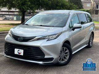 2022 Toyota Sienna LE FWD photo
