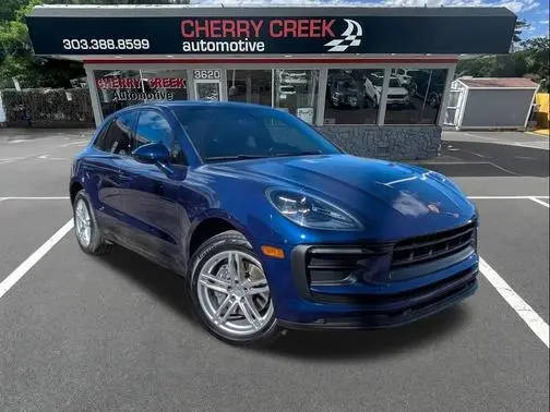 2022 Porsche Macan  AWD photo
