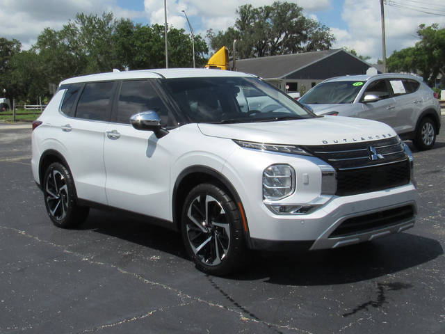 2022 Mitsubishi Outlander SE 4WD photo