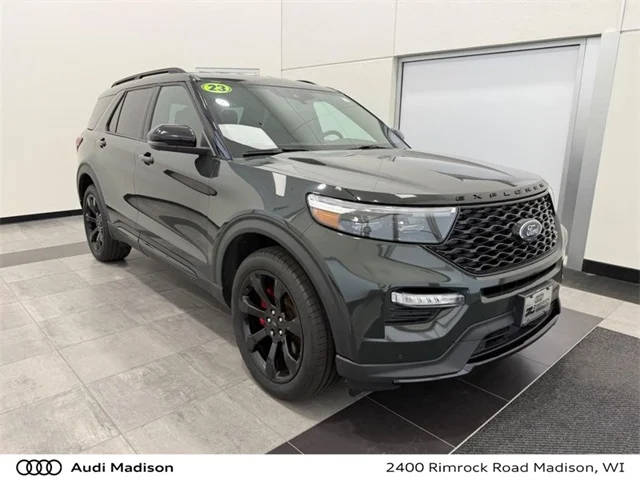 2023 Ford Explorer ST 4WD photo