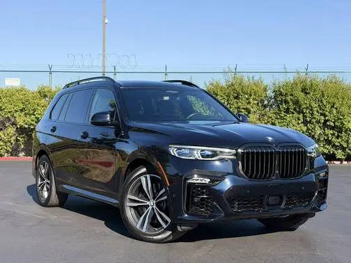 2022 BMW X7 M50i AWD photo