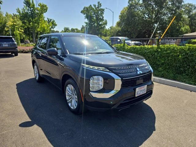 2022 Mitsubishi Outlander ES FWD photo