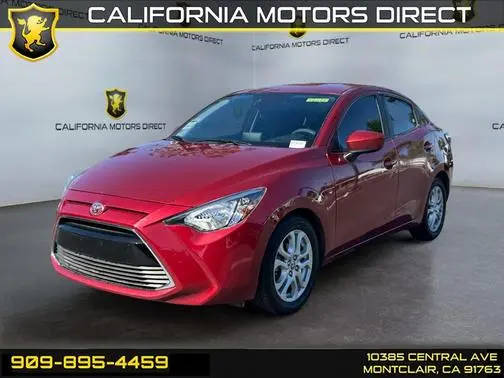 2017 Toyota Yaris FWD photo