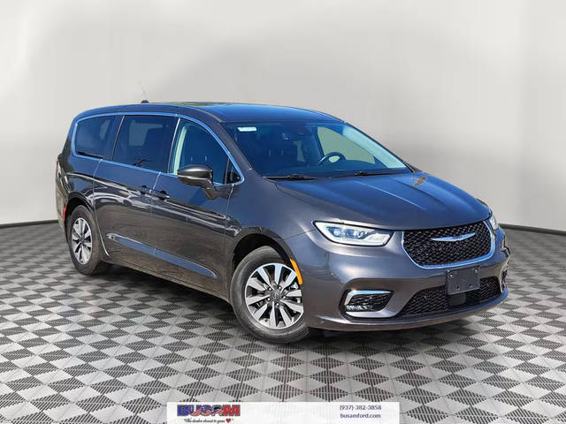 2022 Chrysler Pacifica Minivan Hybrid Touring L FWD photo