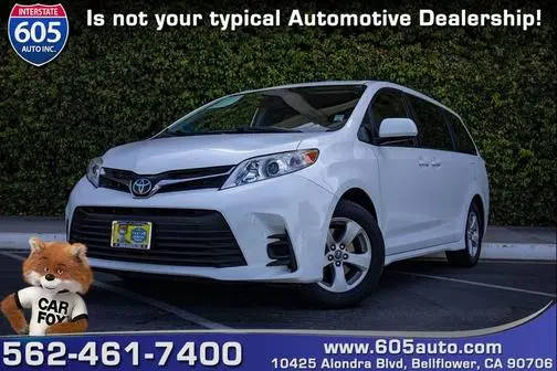 2019 Toyota Sienna LE FWD photo