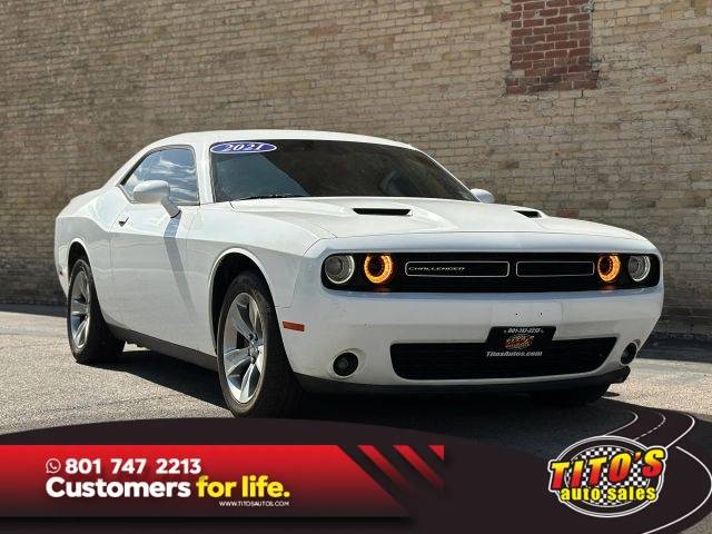 2021 Dodge Challenger SXT RWD photo