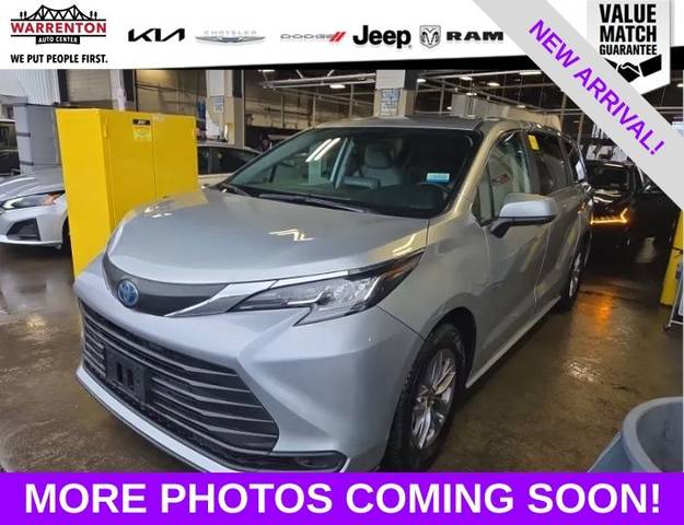 2023 Toyota Sienna LE AWD photo