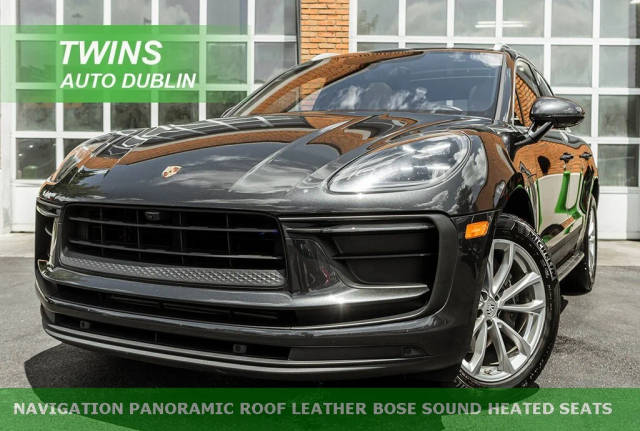 2022 Porsche Macan  AWD photo