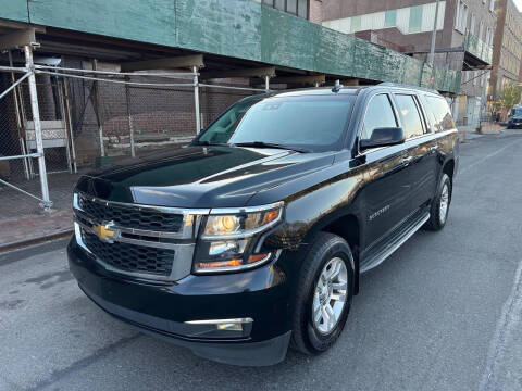 2018 Chevrolet Suburban LT RWD photo