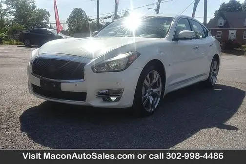 2015 Infiniti Q70  AWD photo