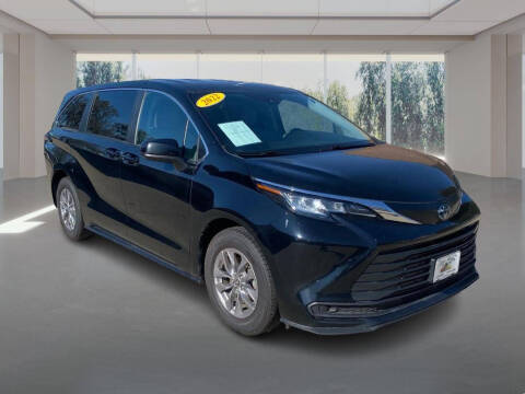 2022 Toyota Sienna LE AWD photo