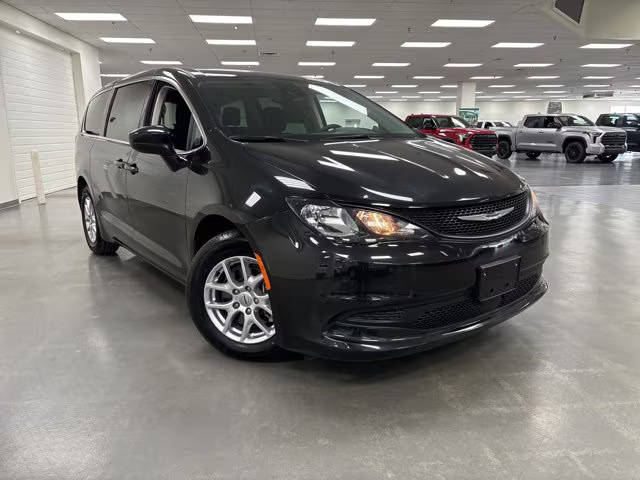 2023 Chrysler Voyager LX FWD photo