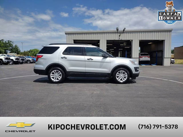2017 Ford Explorer Base 4WD photo
