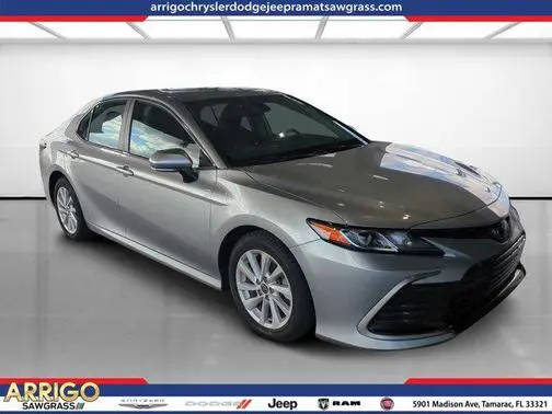 2022 Toyota Camry LE FWD photo
