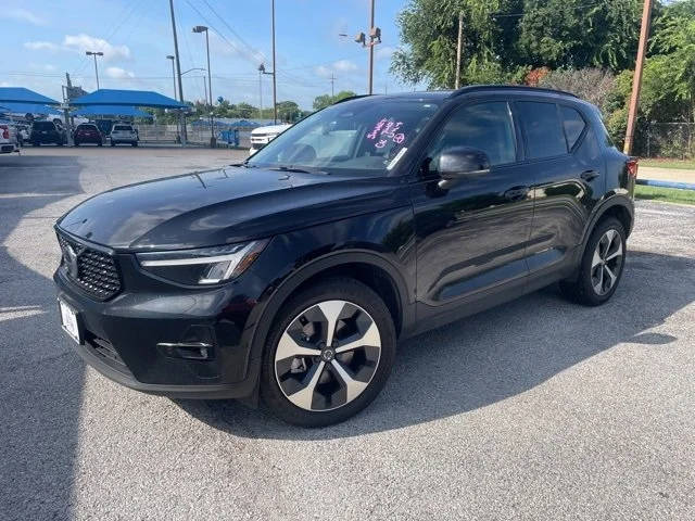 2023 Volvo XC40 Ultimate Dark Theme FWD photo