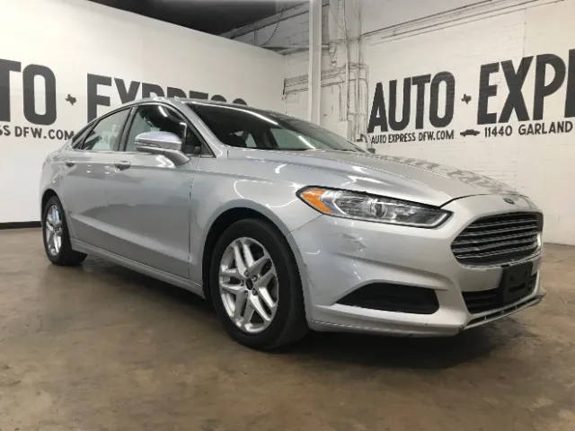 2015 Ford Fusion SE FWD photo