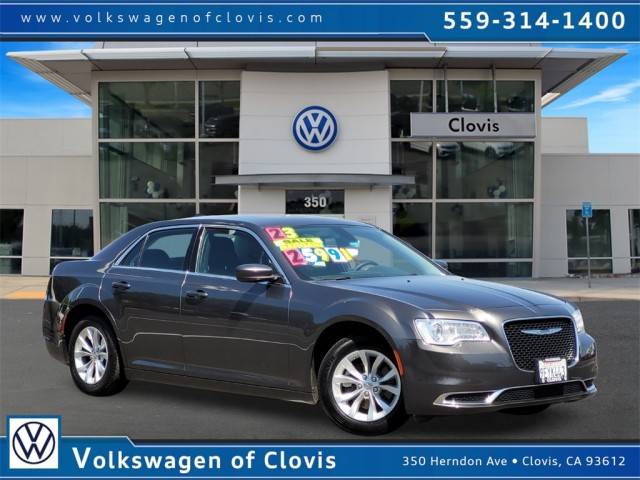 2023 Chrysler 300 Touring RWD photo