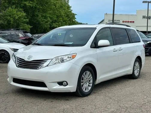 2015 Toyota Sienna XLE FWD photo