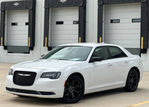 2019 Chrysler 300 Touring RWD photo